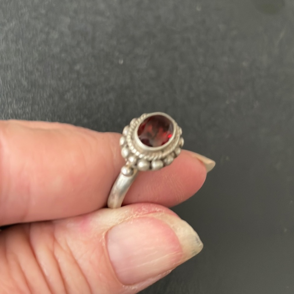 Sterling NEW silver garnet ring SZ 7.5 Stamped 925.  Absolutely gorgeous - Picture 4 of 11